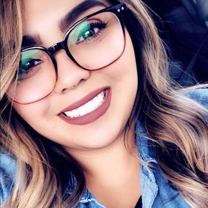 Meet your Posher, Ivette